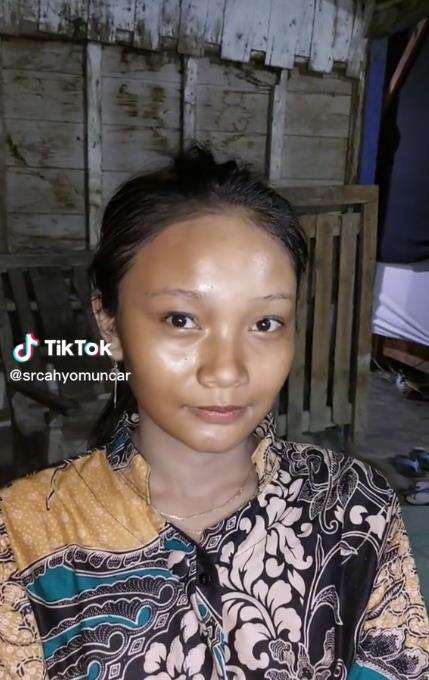 Transformasi mengejutkan wanita desa setelah dimakeup jadi pengantin Sunda.