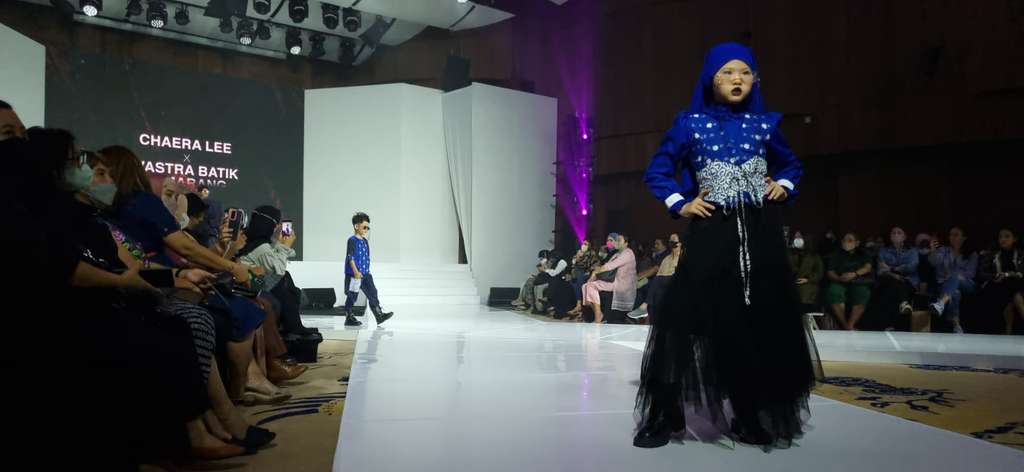 Koleksi Chaera Lee X Wastra Batik Semarang di JFT 2023