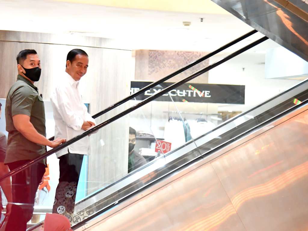 Mendadak Jokowi Bikin Heboh Pengunjung Mal Kokas, Ada Apa?