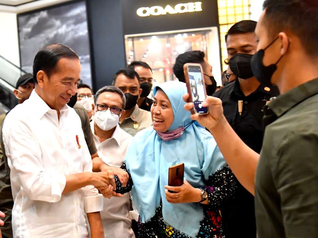 Mendadak Jokowi Bikin Heboh Pengunjung Mal Kokas, Ada Apa?