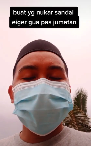 Berangkat Sholat Jumat Pakai Sandal Eiger, Pulang Ganti Flat Shoes