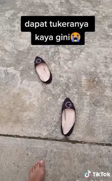 Berangkat Sholat Jumat Pakai Sandal Eiger, Pulang Ganti Flat Shoes