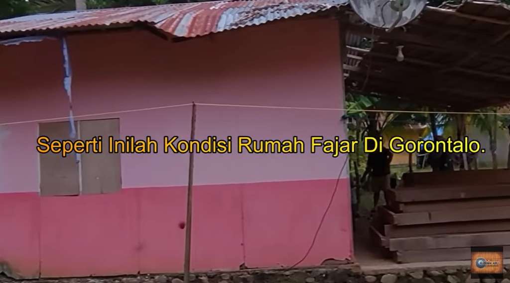 Potret Rumah Fajar Sadboy
