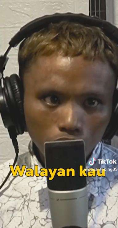 Lord Haris nyanyi netizen auto lupa liriknya.