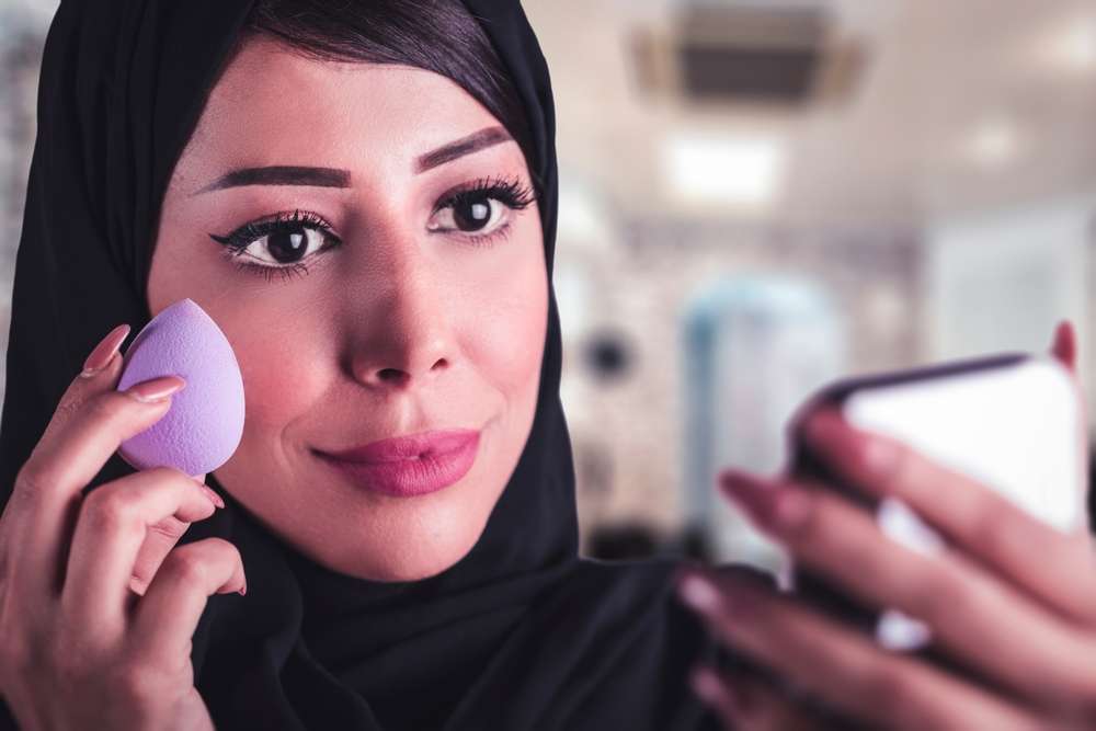Memakai Makeup Memakai Makeup