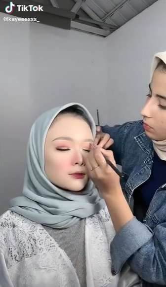 MUA Rias Wajah Model Makeup MUA Rias Wajah Model Makeup