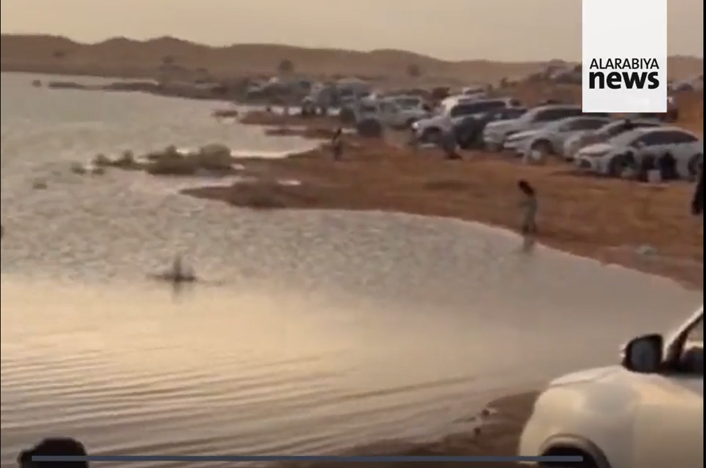 Usai Pegunungan Menghijau, Kini Area Tandus di Saudi Jadi Danau