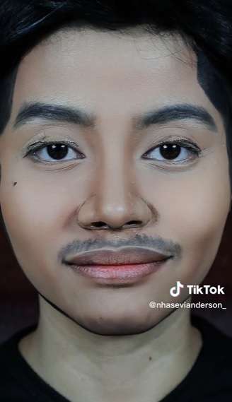 TikToker Tiru Penampilan Wajah Kaesang