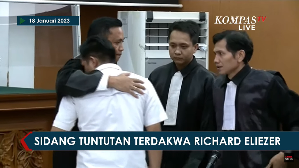 Tangis Bharada E Pecah Dengar Putusan 12 Tahun Penjara