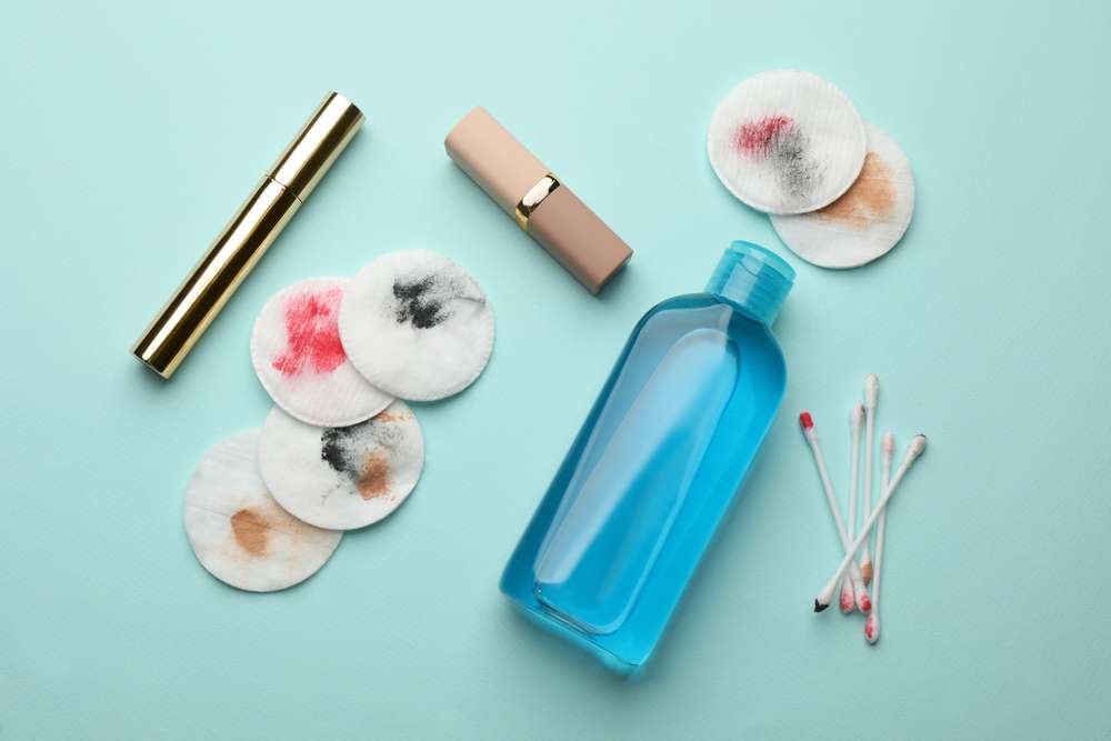 4 Cara Tepat Membersihkan Heavy Makeup Tanpa Bikin Kulit Iritasi