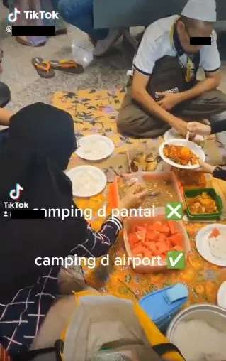 Heboh Keluarga Piknik di Bandara, Gelar Tikar dan Makanan di Lantai, Tuai Hujatan Warganet