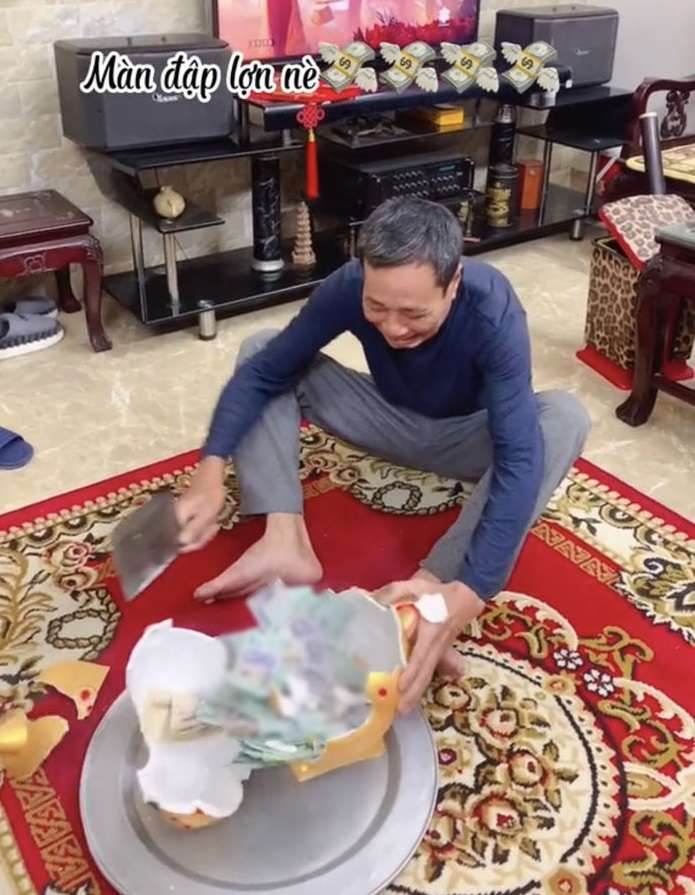 Orangtua Dapat Kado Celengan dari Anak, Kaget Pas Dibuka Isinya Tak Terduga