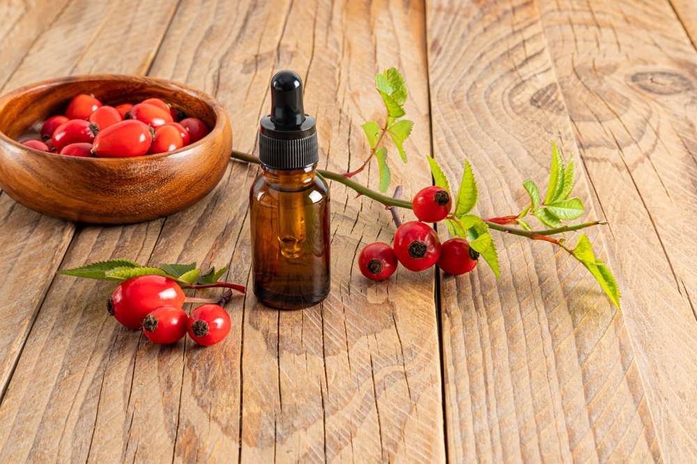 Manjakan Kulit Wajah dengan Rosehip Oil, Biar Glowing Maksimal