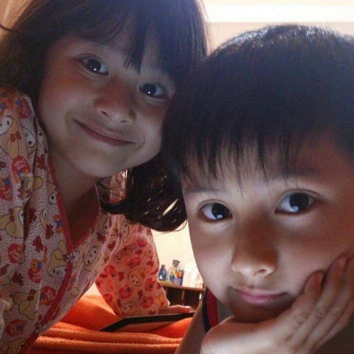 Daisuke bersama adik perempuannya Daisuke bersama adik perempuannya