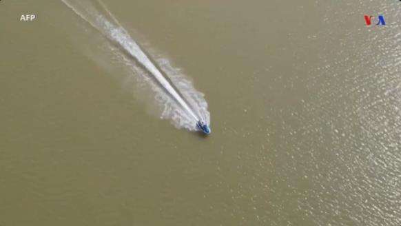 Danau dadakan di gurun pasir Arab Saudi.