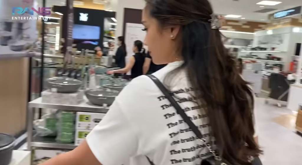 Nagita Slavina di Singapura