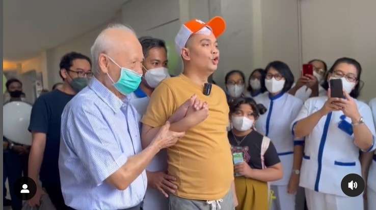 Potret Indra Bekti dipulang ke rumah