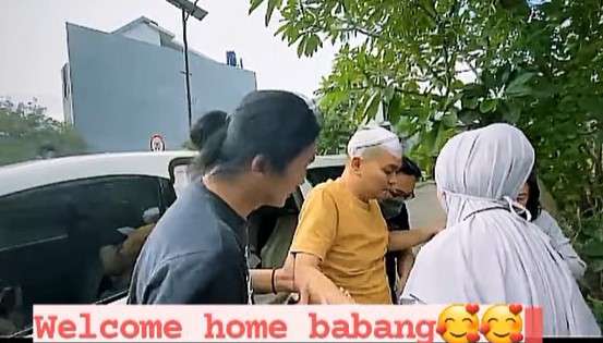Potret Indra Bekti dipulang ke rumah