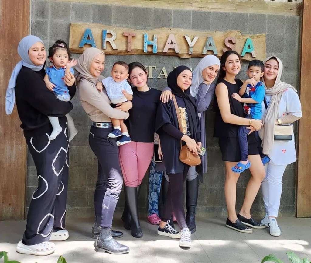 Lesti Kejora Jajal Berkuda, Tampil Langsing dengan Outfit Keren