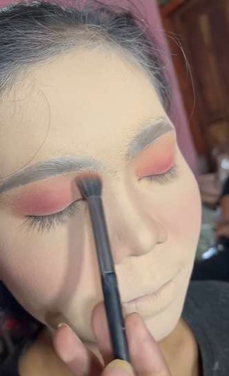 Memakai Eyeshadow