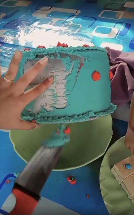 Rayakan ultah pas uang menipis.