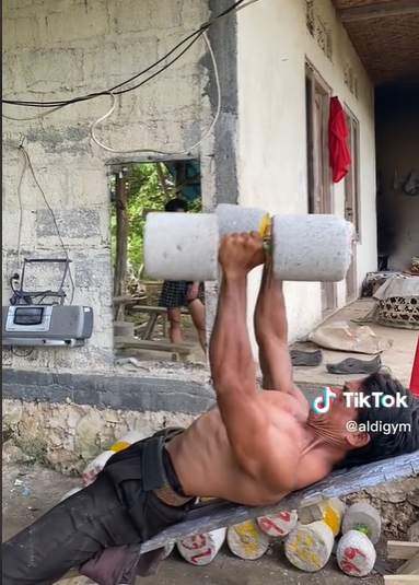 Kampung Ini Punya Gym Low Budget, Alat Dibuat dari Kayu dan Semen