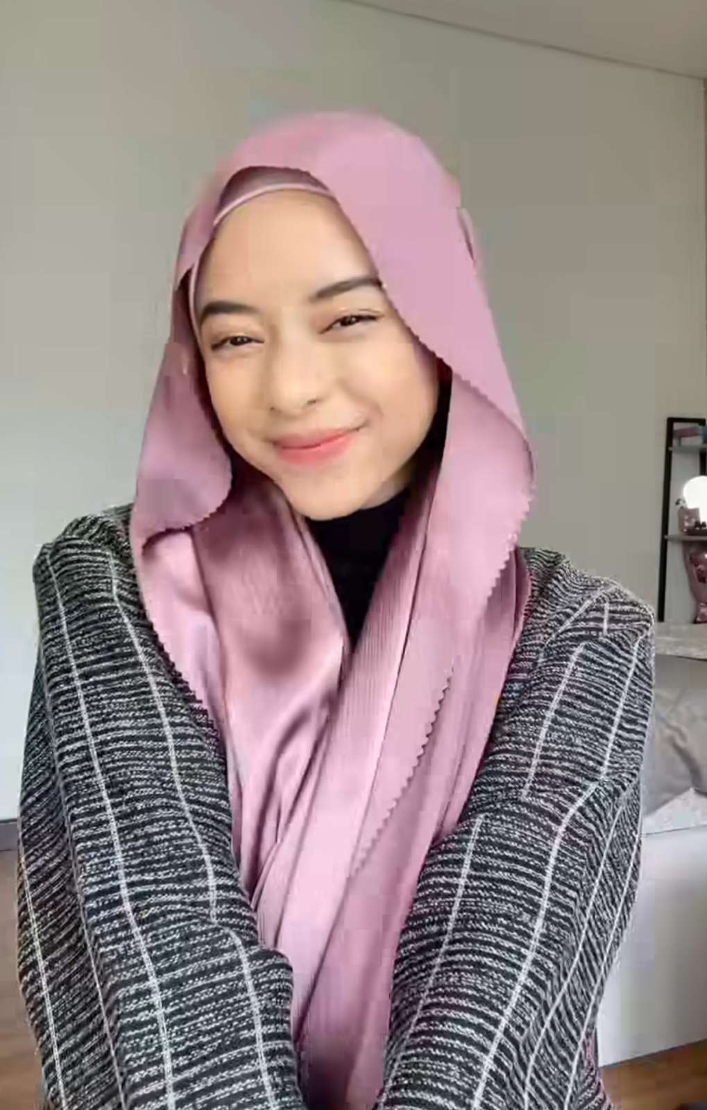 Hijab Pashmina Satin Laser Cut, Look Jadi Sweet Elegan Hijab Pashmina Satin Laser Cut, Look Jadi Sweet Elegan