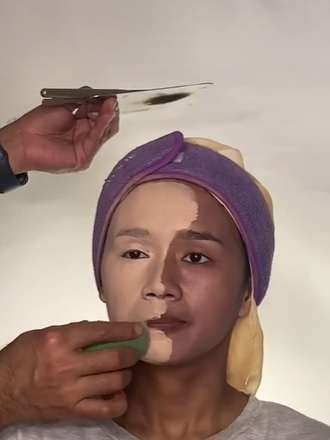 Memakai Foundation