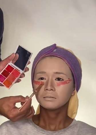 Memakai Blush