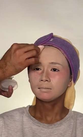 Memakai Bedak