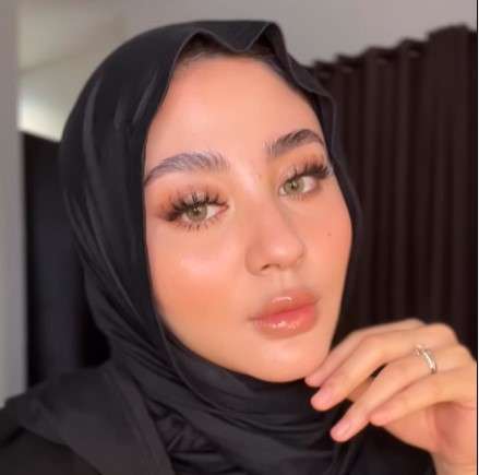 Extra Glam Makeup Margin