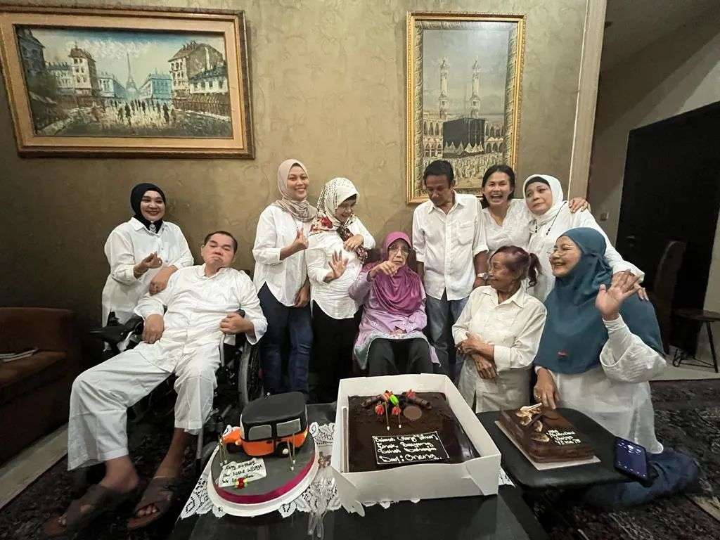 Nurmala bareng pemain Bajaj Bajuri