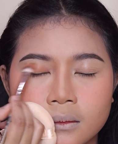 Memakai Eyeshadow