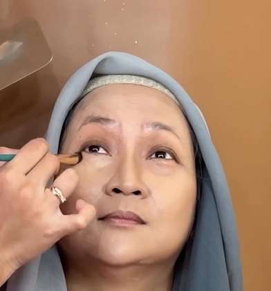 Memakai Concealer