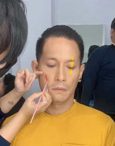 Memakai Makeup