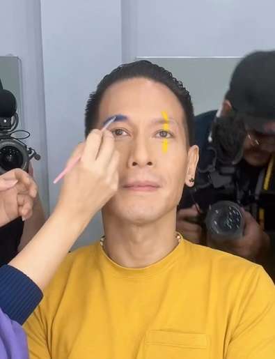 Memakai Makeup