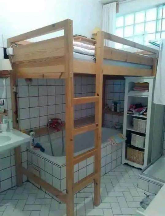 Desain ruangan yang nyeleneh dan bikin gagal paham.