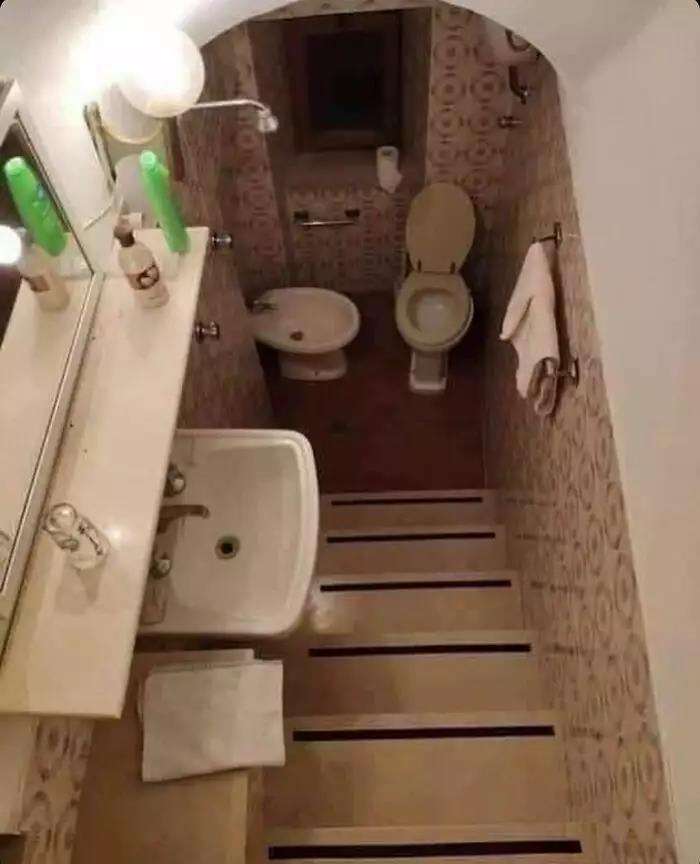 Desain ruangan yang nyeleneh dan bikin gagal paham.