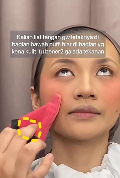 Memakai Bedak