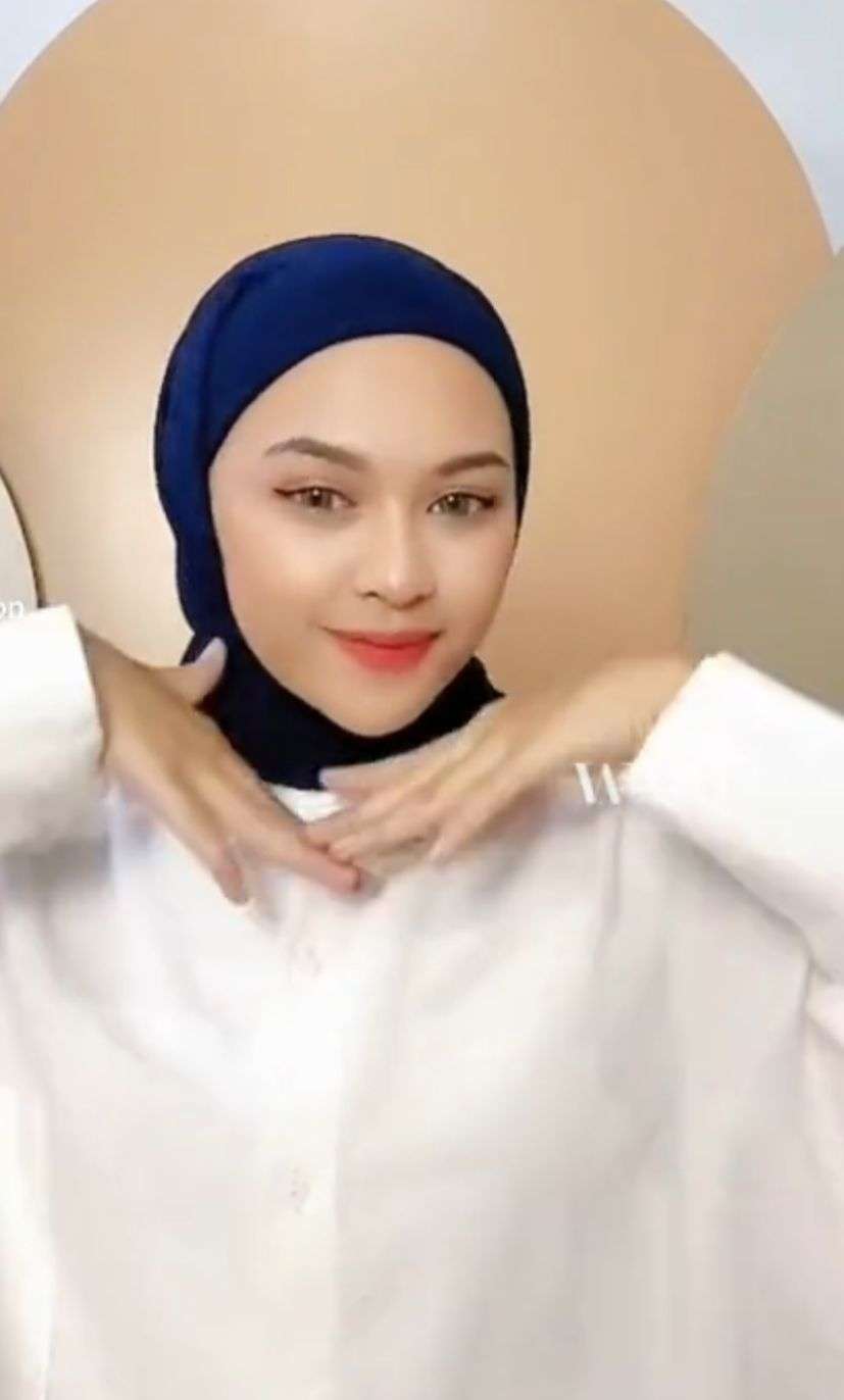 Pilihan Warna Kerudung yang Bisa Beri Kesan Wajah Lebih Cerah
