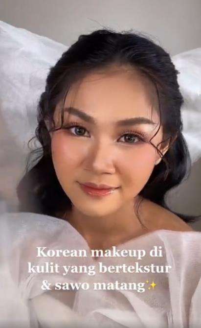 Makeup Korean Look pada wajah berkulit sawo matang dan bruntusan.