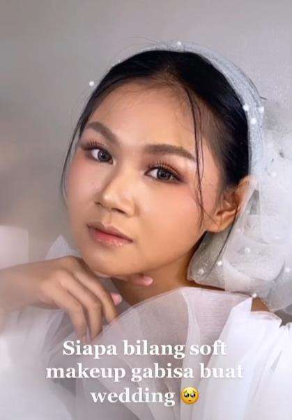 Makeup Korean Look pada wajah berkulit sawo matang dan bruntusan.