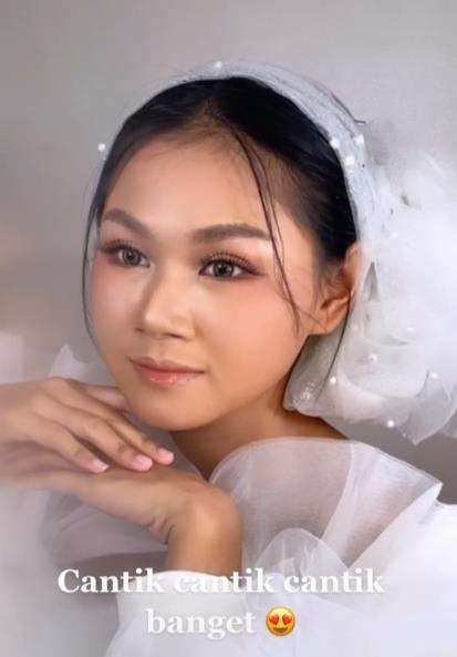 Makeup Korean Look pada wajah berkulit sawo matang dan bruntusan.