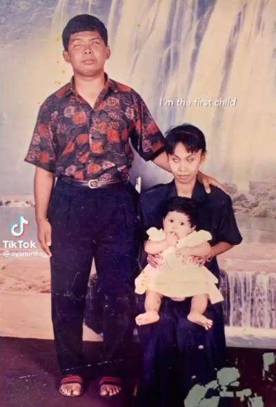 Kisah haru pasangan tunanetra besarkan dua anak hingga sukses.