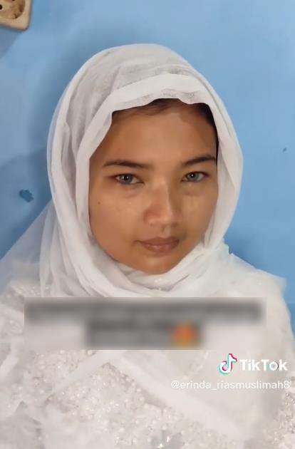 Rias pengantin dengan tampilan makeup Korean look.