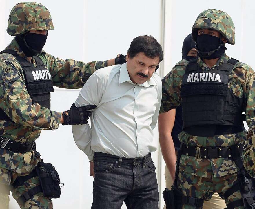 Joaquin “ El Chapo” Guzmán saat ditangkap marinir Mexico Joaquin “ El Chapo” Guzmán saat ditangkap marinir Mexico