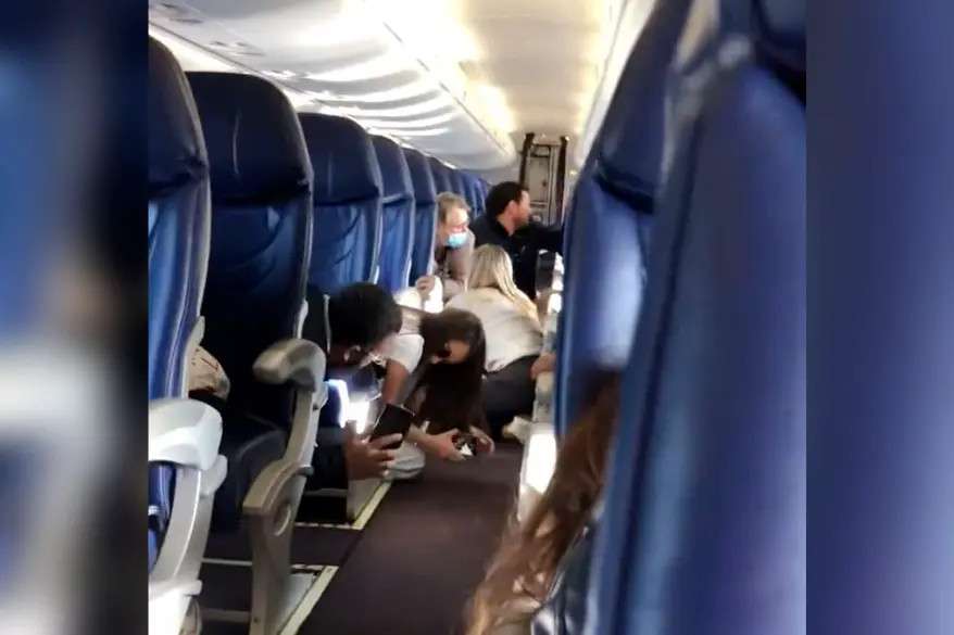 Anggota Kartel Sinaloa menembaki pesawat sipil usai penangkapan Ovidio Guzman Anggota Kartel Sinaloa menembaki pesawat sipil usai penangkapan Ovidio Guzman