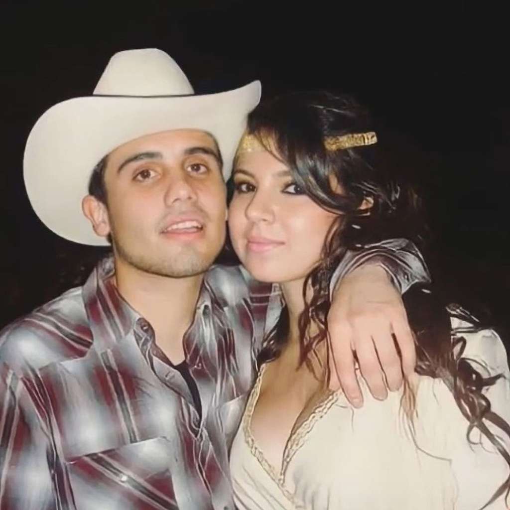 Ovidio Guzman dan pacarnya Adriana Meza Torres Ovidio Guzman dan pacarnya Adriana Meza Torres