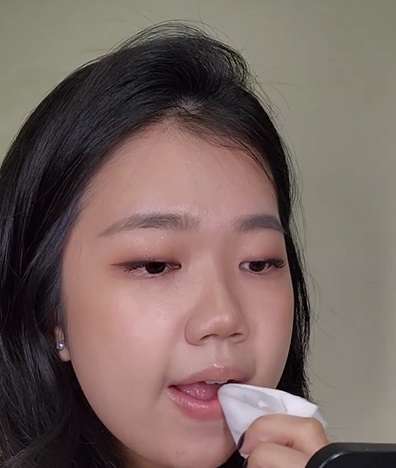 Mengangkat Sel Kulit Mati