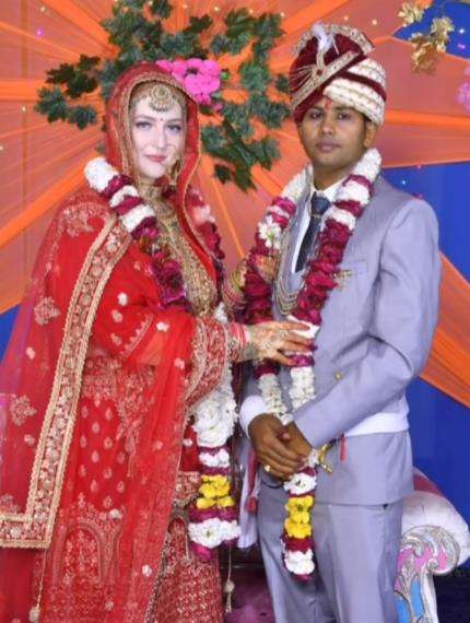 Cewek bule dari Swedia menikahi pemuda India.